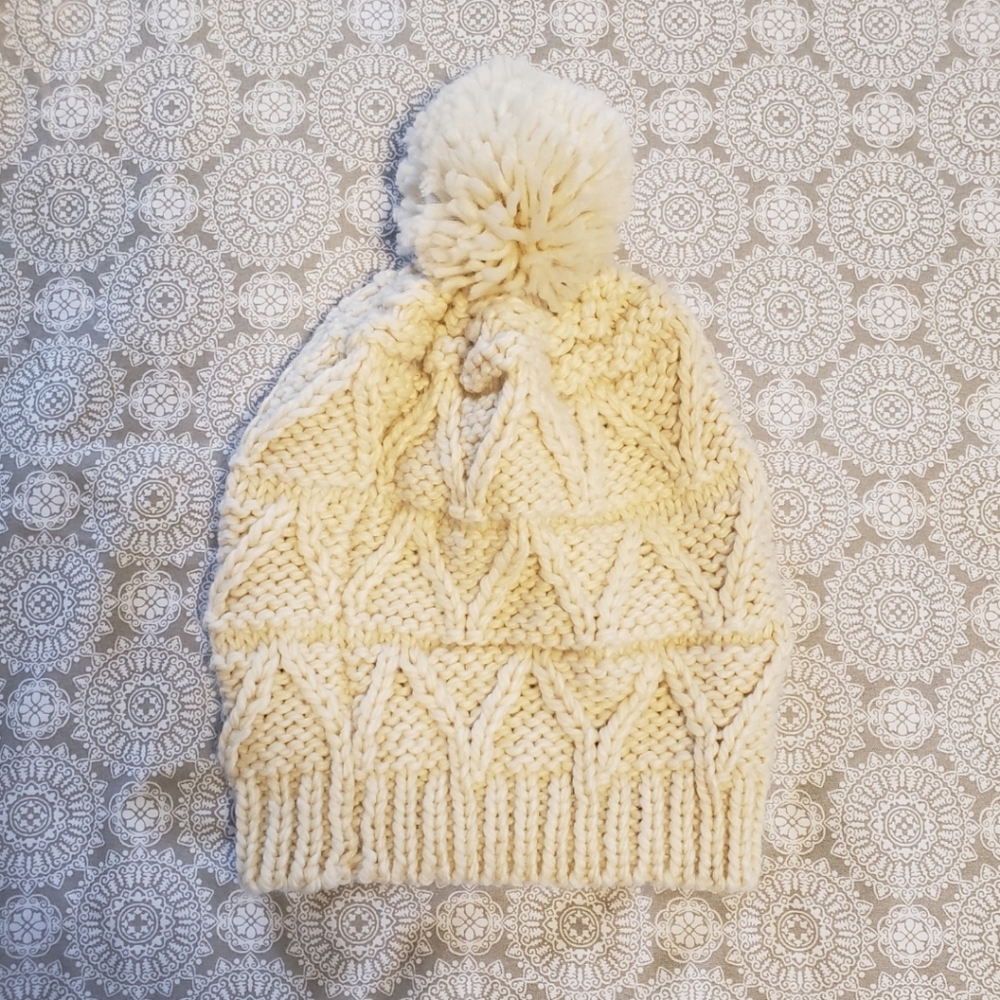 White Cable Knot Pom Pom Hat